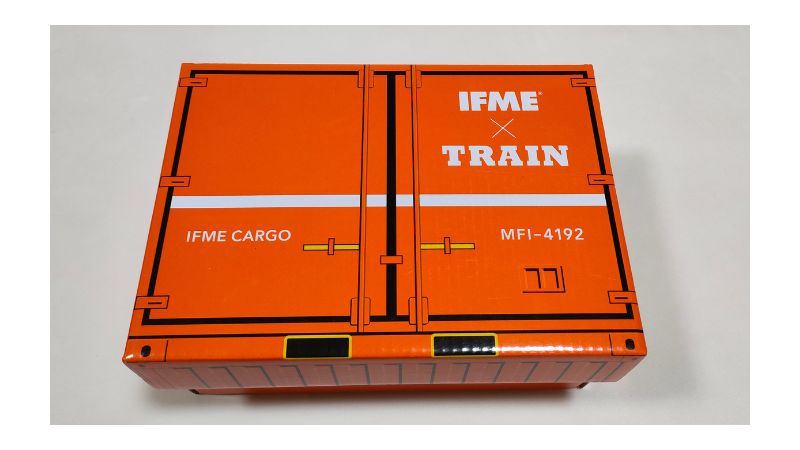 IFME×TRAINキッズスニーカーの箱
